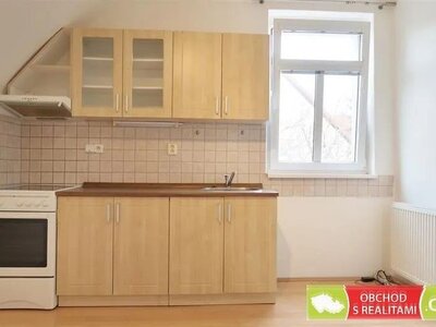 Praha / Jinonice, byt 2+KK (43 m2) v podkroví rodinného domu