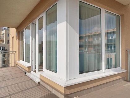 Praha / Hostivař, byt 4+kk / terasa / balkon, sklep, garážové stání