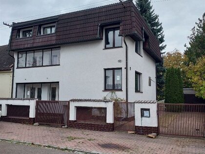 Pardubice, dvougenerační RD, zahrada, bazén, skleník