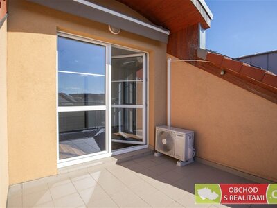 Přezletice, byt 2+KK / terasa / sklep / parkovací stání