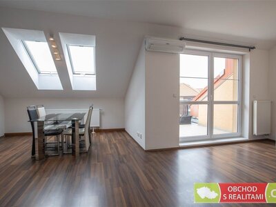 Přezletice, byt 2+KK / terasa / sklep / parkovací stání