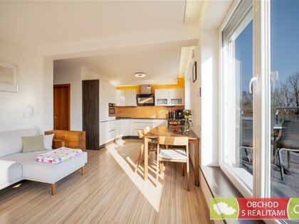 Praha / Horní Počernice, byt 3+KK s terasou, garážovým stáním a sklepem
