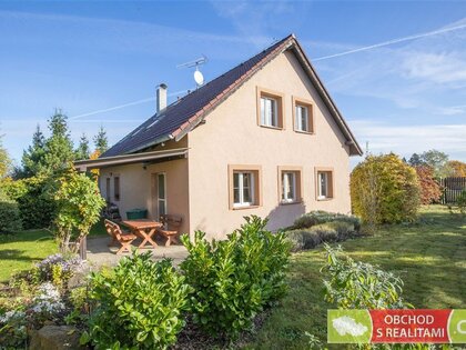 Ládví  Kamenice, samostatný rodinný dům 4+1, garáž, zahrada