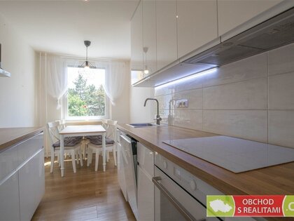 Praha / Háje, vybavený byt 3+1 s lodžií a sklepem