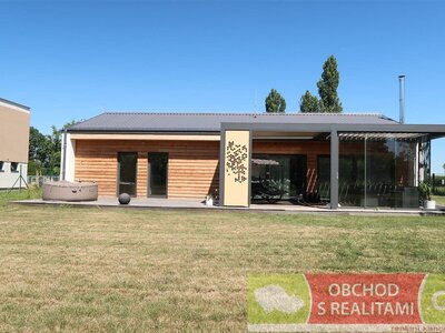 Praha - Čestlice, moderní bungalov 4+1 s dvojgaráží