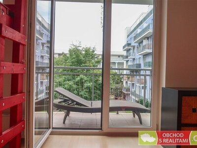 Praha Michle, byt 1+KK s balkónem, sklepem a možností garážového stání 