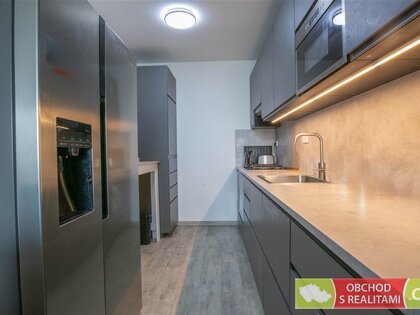 Praha 11 - Chodov, byt 3+KK, balkón, sklep